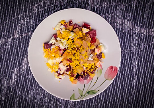 ensalada de patata y remolacha