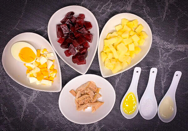 ingredientes de ensalada de patata con remolacha